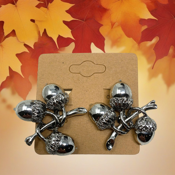 Vintage 1980's Acorn Dimensional Earrings Silver Tone Couture Runway Clip On - Picture 5 of 5